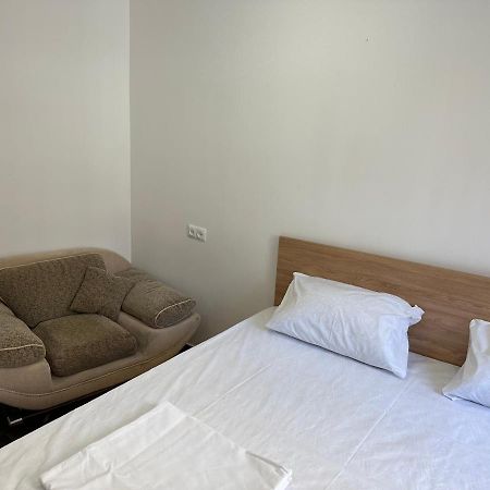 יירבאן Favorit Hotel-Hostel מראה חיצוני תמונה