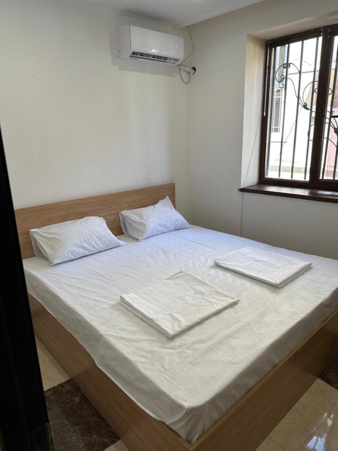 יירבאן Favorit Hotel-Hostel מראה חיצוני תמונה