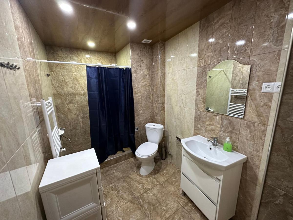 יירבאן Favorit Hotel-Hostel מראה חיצוני תמונה