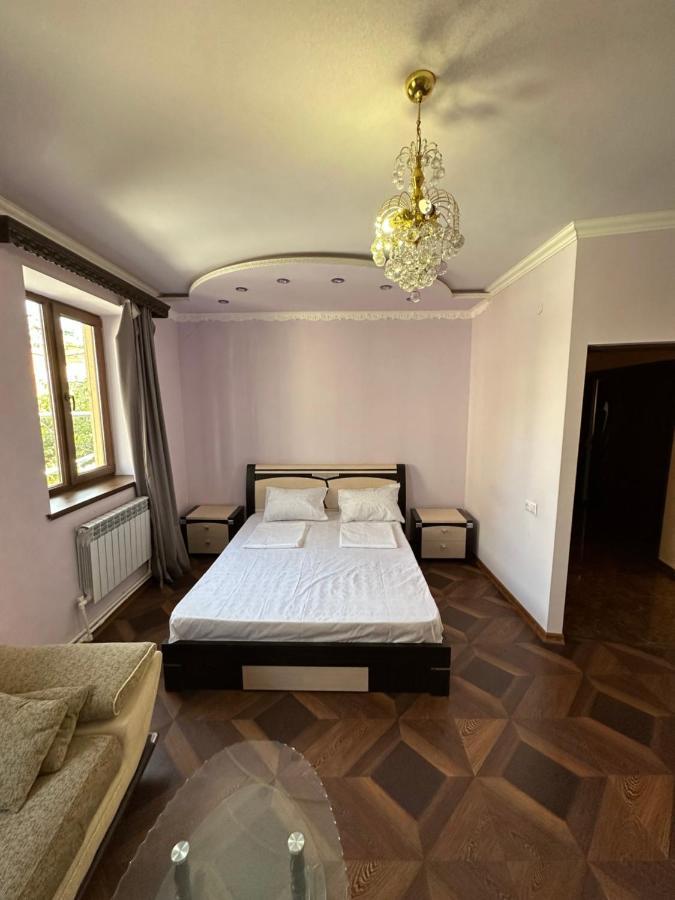 יירבאן Favorit Hotel-Hostel מראה חיצוני תמונה
