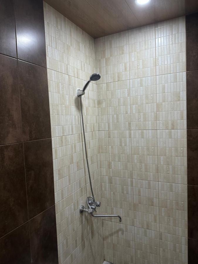 יירבאן Favorit Hotel-Hostel מראה חיצוני תמונה