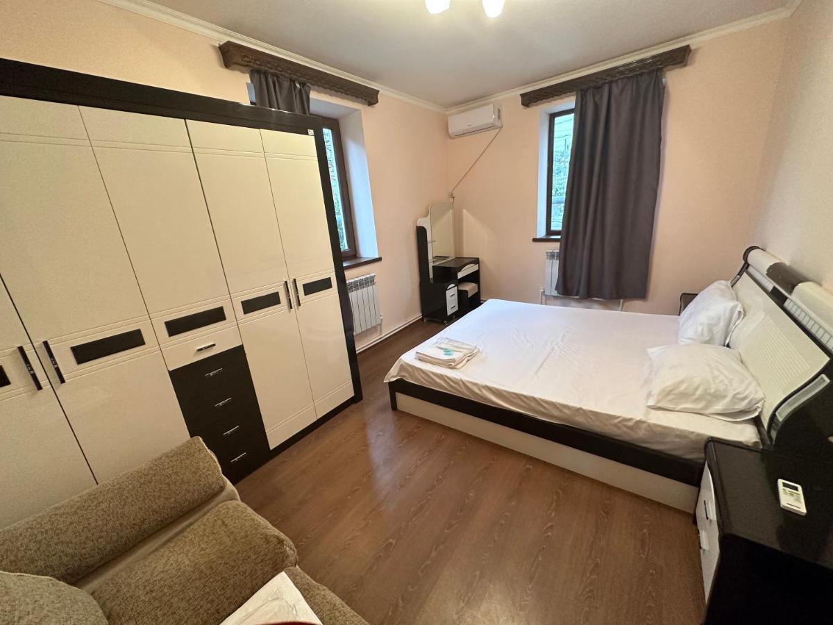 יירבאן Favorit Hotel-Hostel מראה חיצוני תמונה