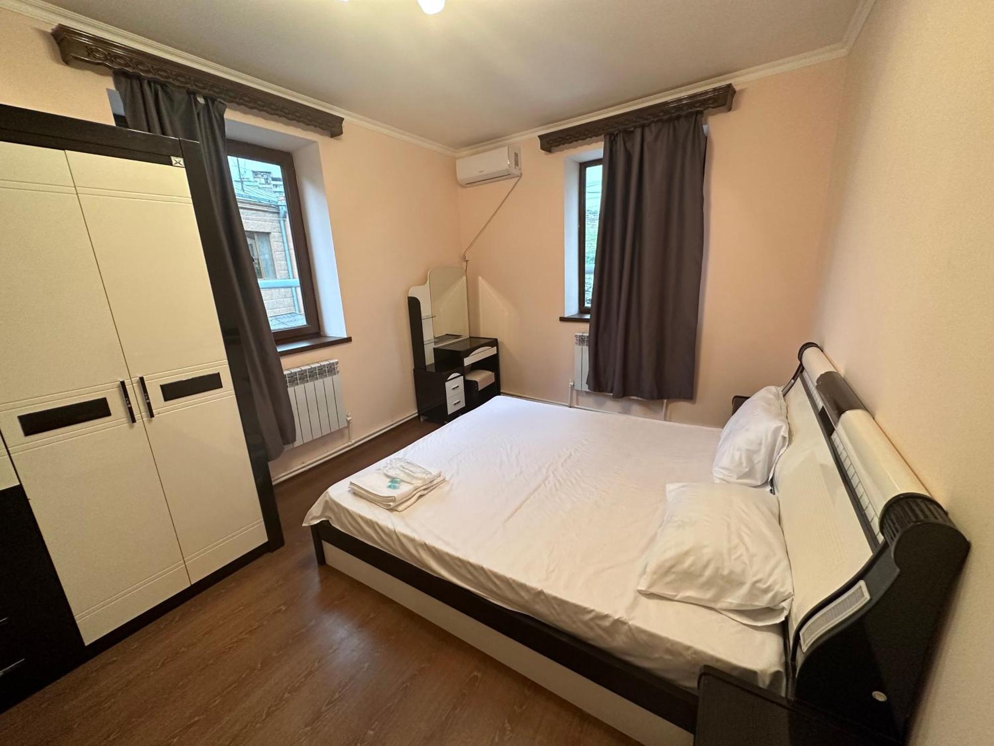 יירבאן Favorit Hotel-Hostel מראה חיצוני תמונה